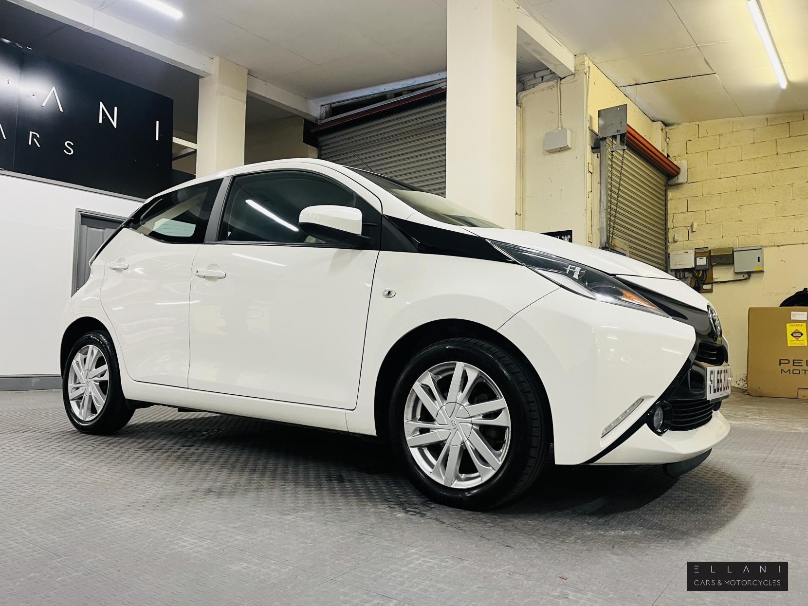 Toyota AYGO 1.0 VVT-i x-pression x-wave 5dr Petrol Manual Euro 5 Euro 5 (68 ps)
