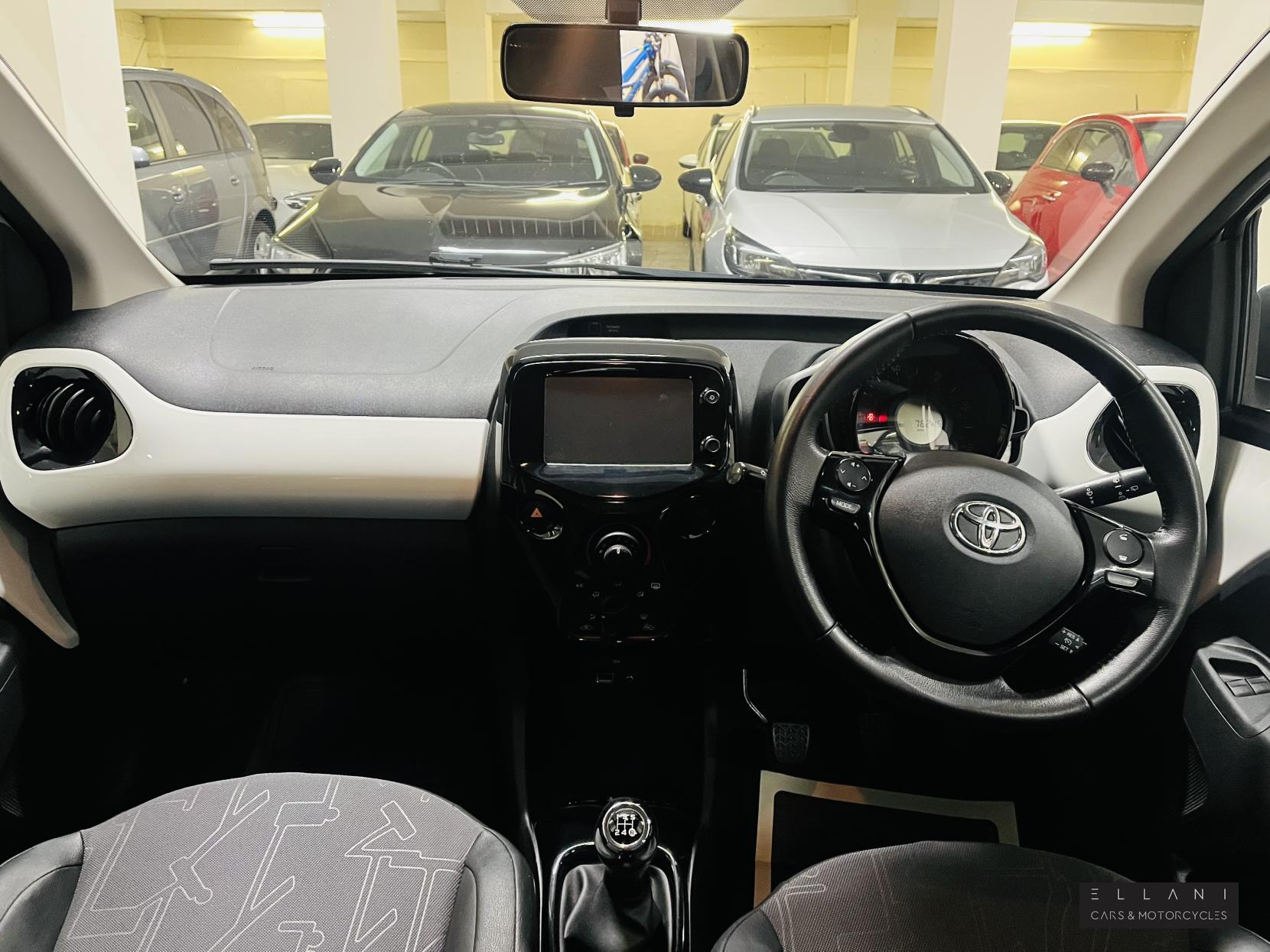 Toyota AYGO 1.0 VVT-i x-pression x-wave 5dr Petrol Manual Euro 5 Euro 5 (68 ps)