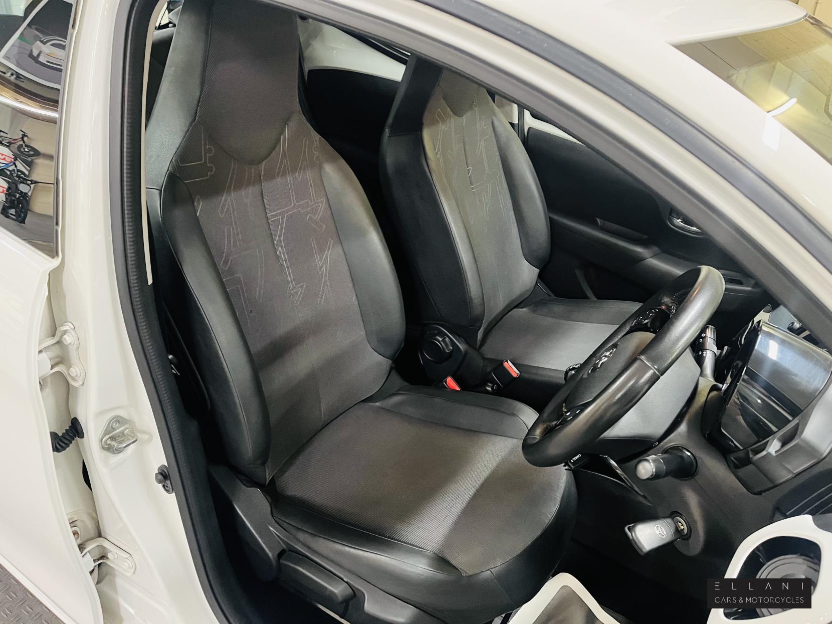 Toyota AYGO 1.0 VVT-i x-pression x-wave 5dr Petrol Manual Euro 5 Euro 5 (68 ps)