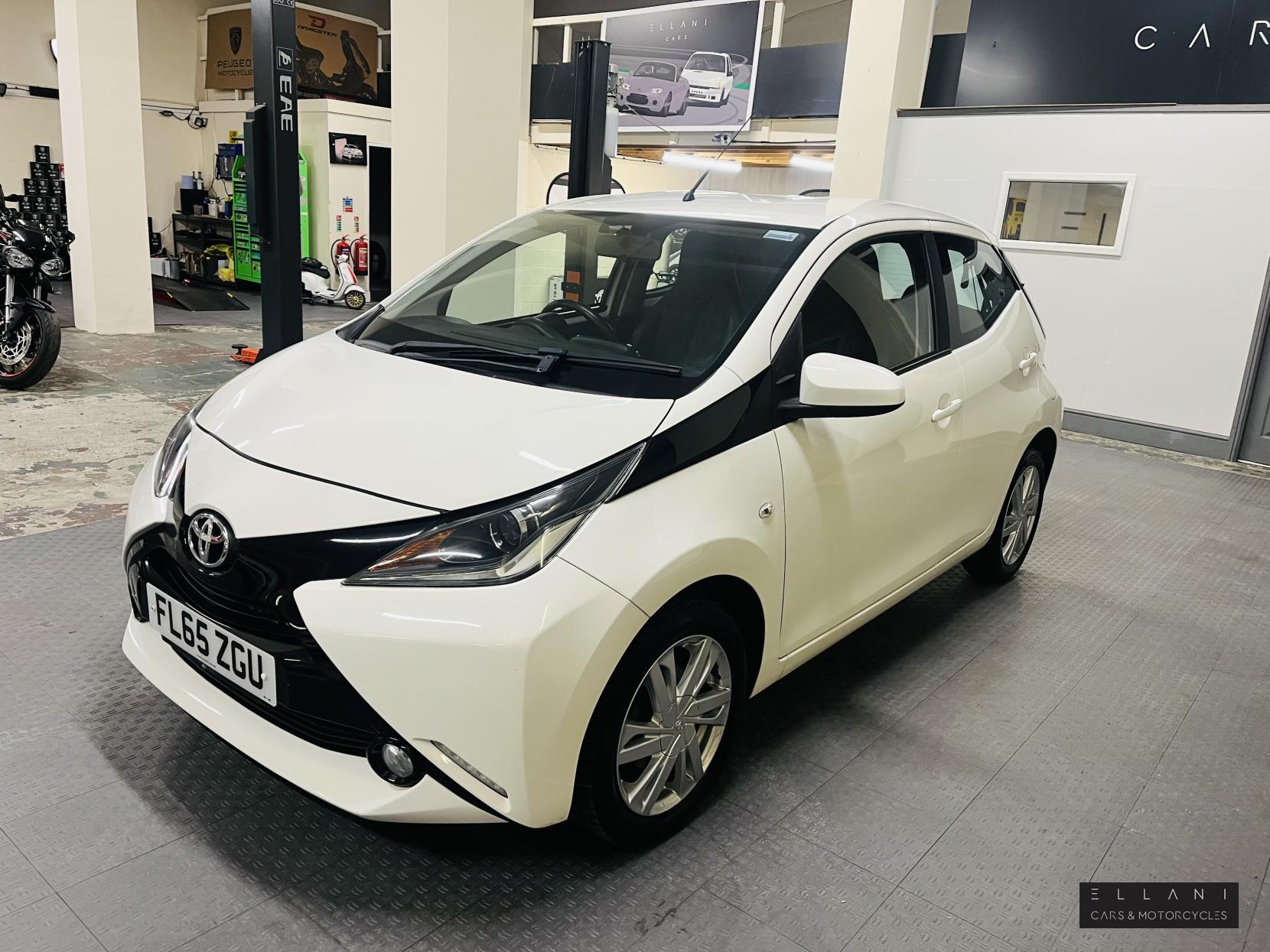 Toyota AYGO 1.0 VVT-i x-pression x-wave 5dr Petrol Manual Euro 5 Euro 5 (68 ps)