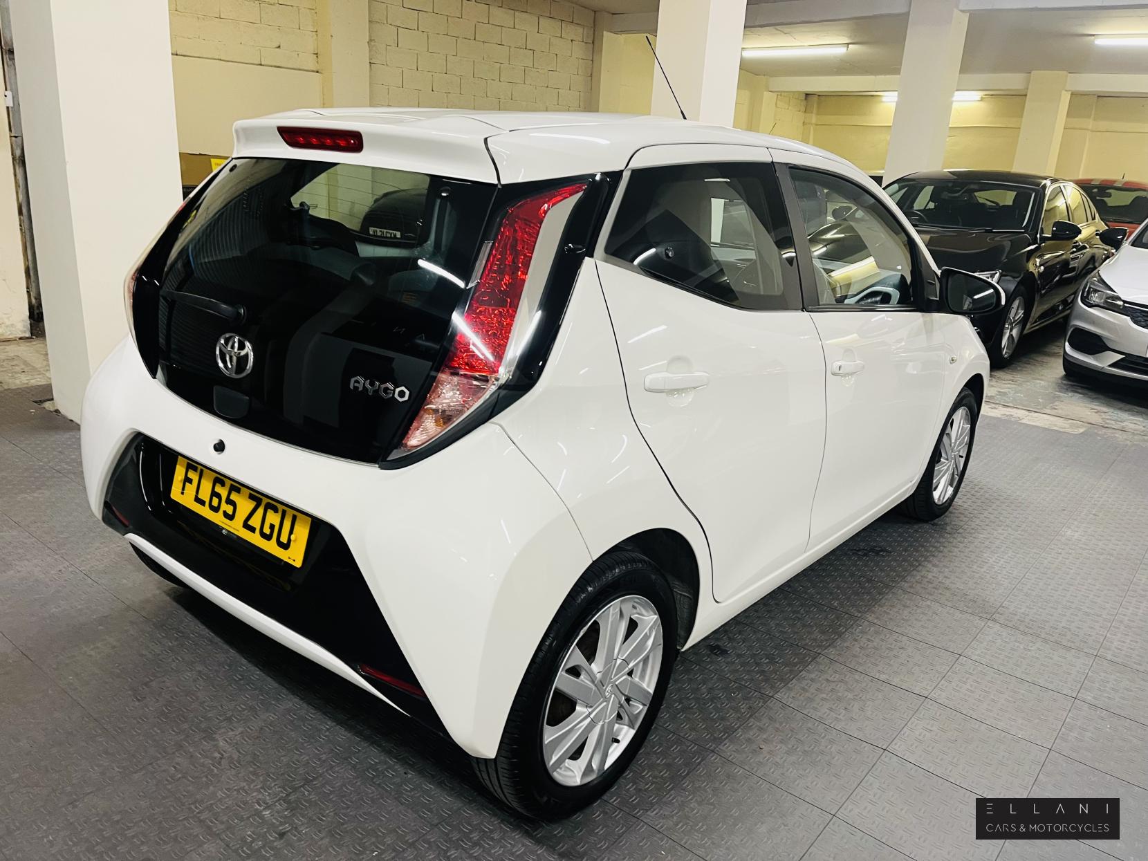 Toyota AYGO 1.0 VVT-i x-pression x-wave 5dr Petrol Manual Euro 5 Euro 5 (68 ps)