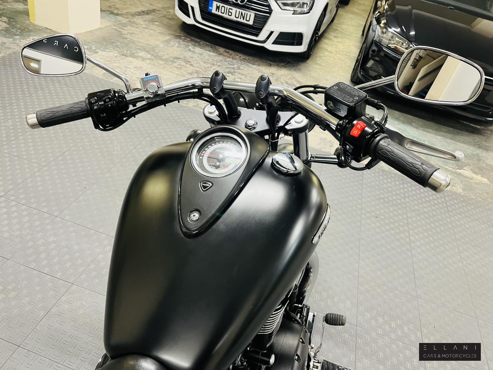 Triumph Thunderbird 1700 Storm Custom Cruiser (2010 - )