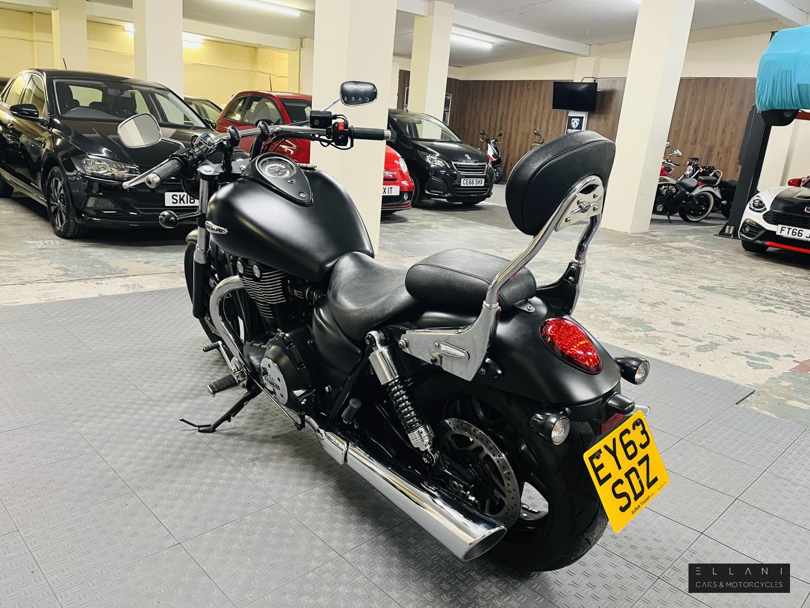 Triumph Thunderbird 1700 Storm Custom Cruiser (2010 - )