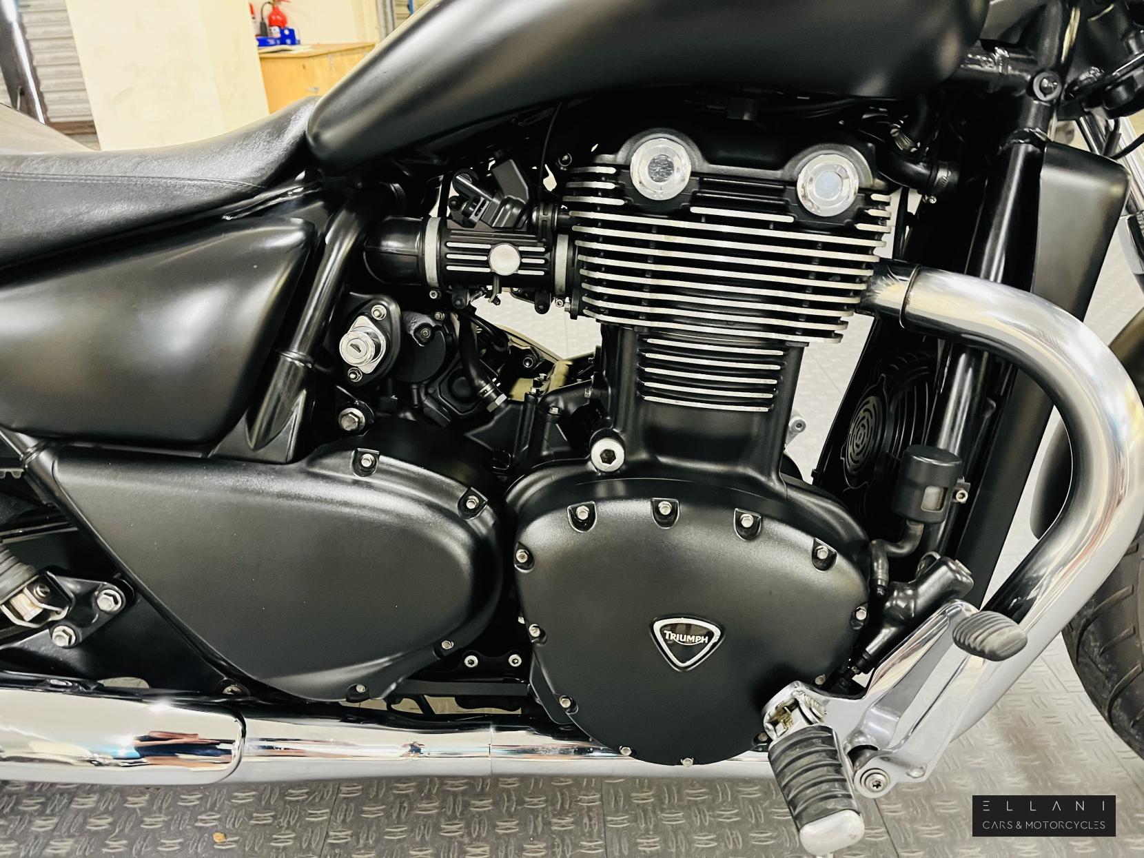Triumph Thunderbird 1700 Storm Custom Cruiser (2010 - )