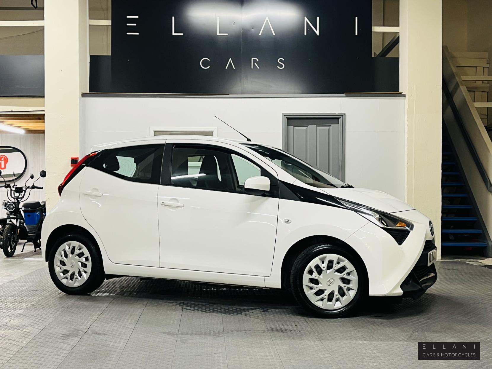Toyota AYGO 1.0 VVT-i x-play Hatchback 5dr Petrol Manual Euro 6 (s/s) (71 ps)