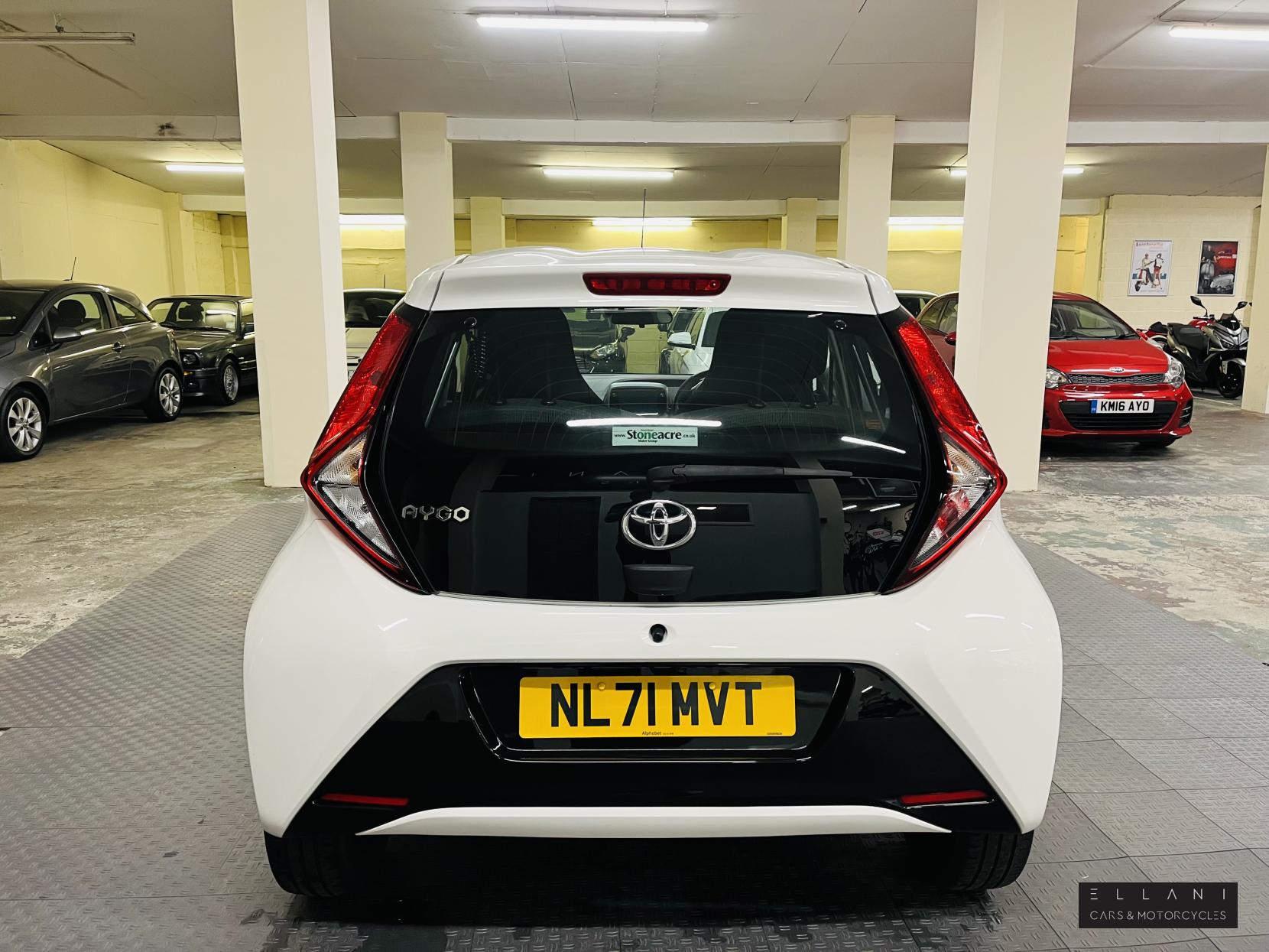 Toyota AYGO 1.0 VVT-i x-play Hatchback 5dr Petrol Manual Euro 6 (s/s) (71 ps)