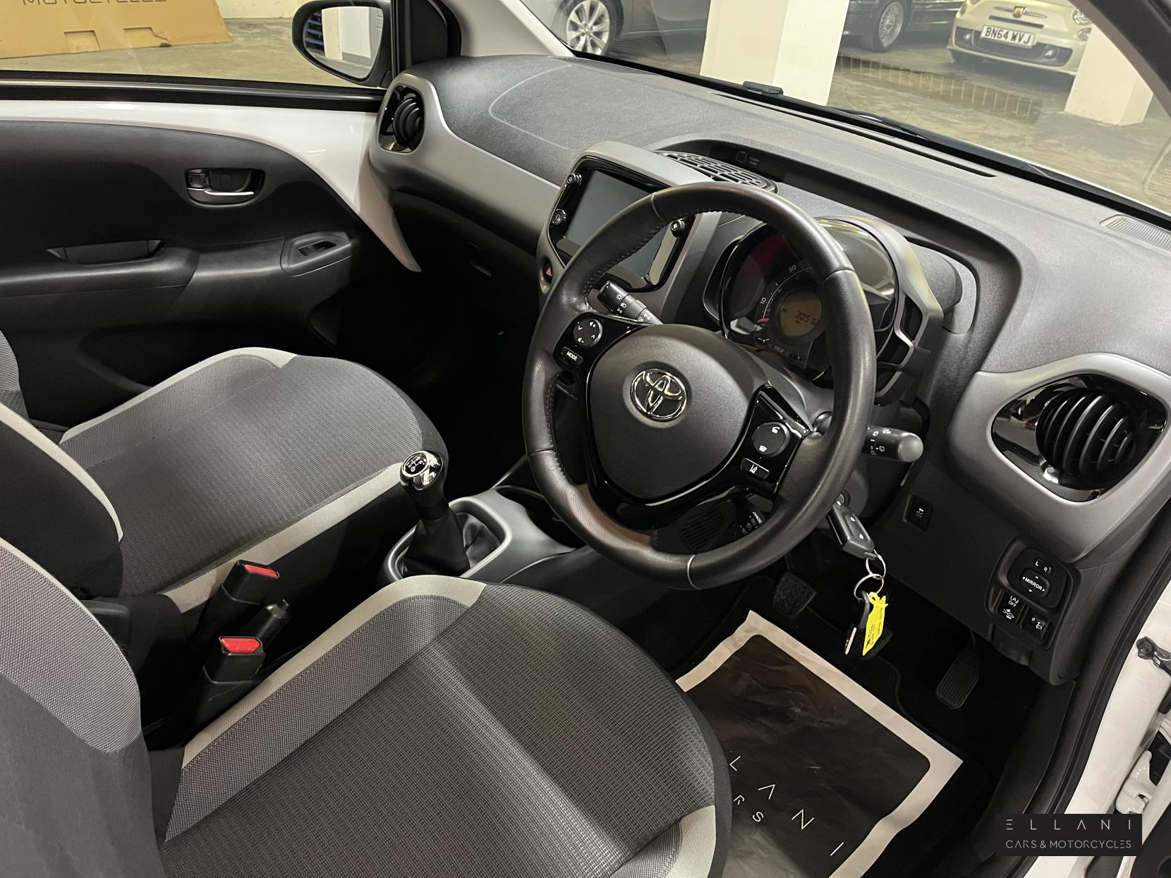 Toyota AYGO 1.0 VVT-i x-play Hatchback 5dr Petrol Manual Euro 6 (s/s) (71 ps)