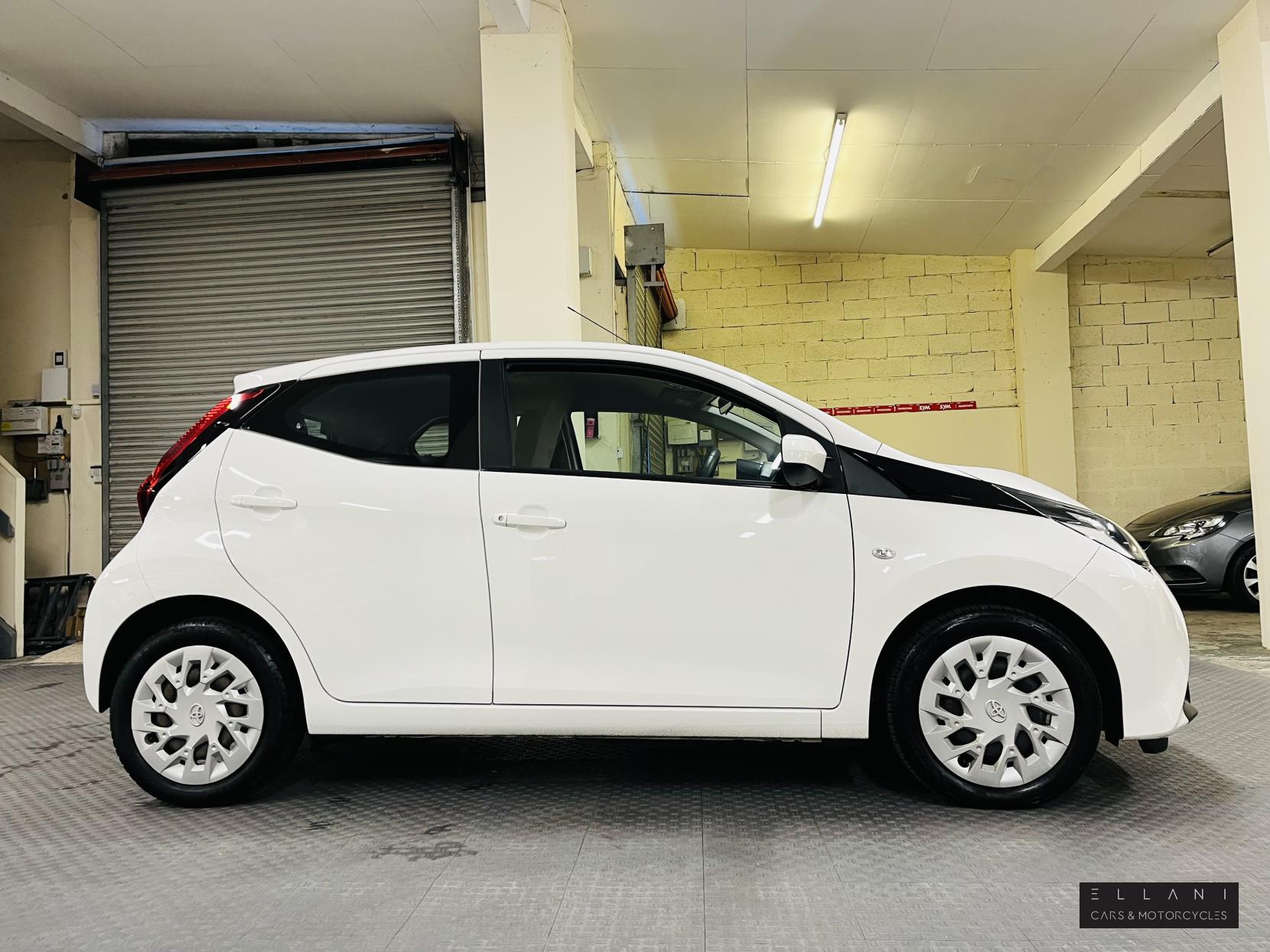 Toyota AYGO 1.0 VVT-i x-play Hatchback 5dr Petrol Manual Euro 6 (s/s) (71 ps)