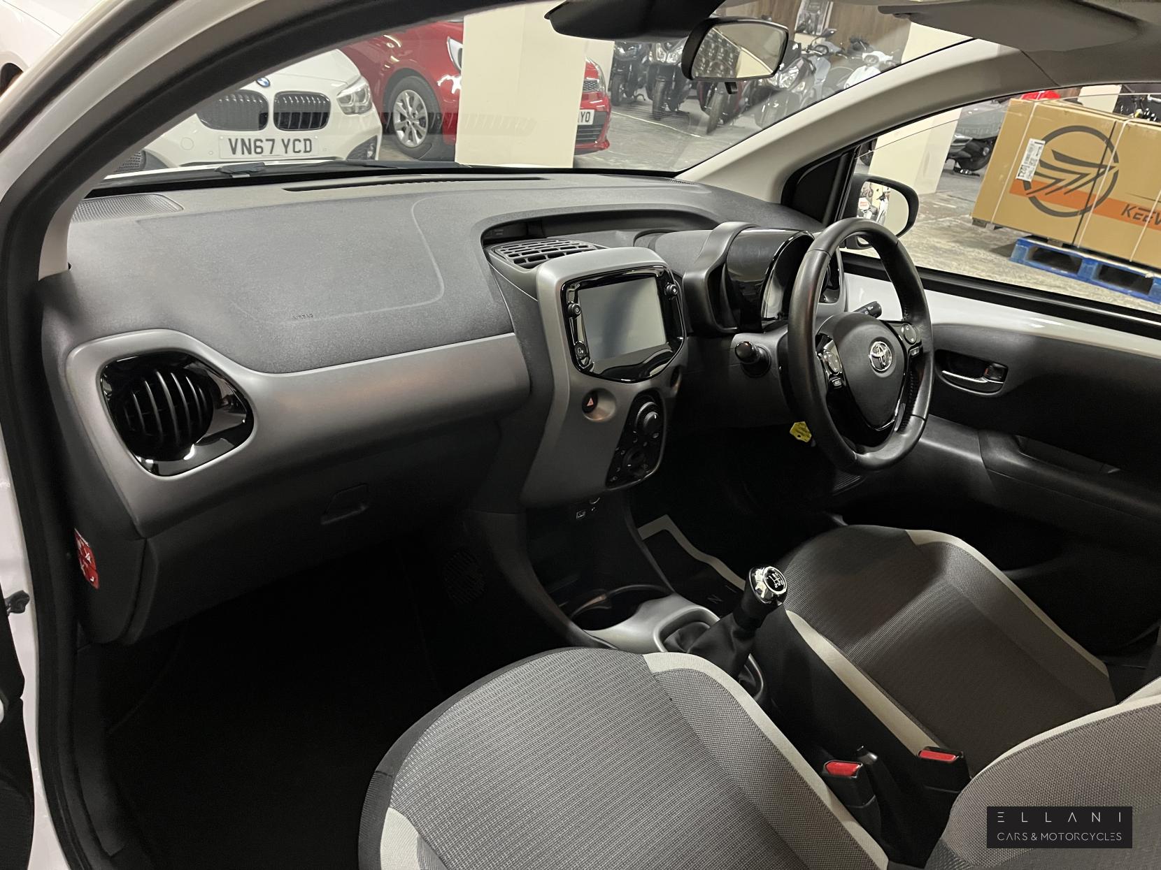 Toyota AYGO 1.0 VVT-i x-play Hatchback 5dr Petrol Manual Euro 6 (s/s) (71 ps)