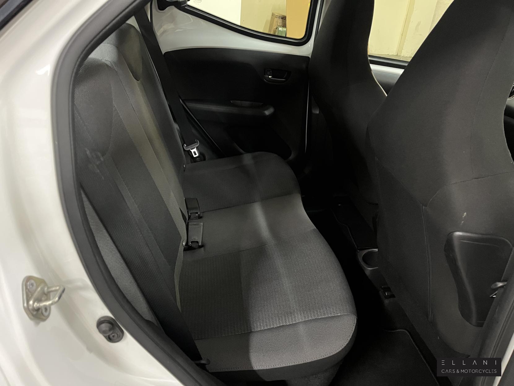 Toyota AYGO 1.0 VVT-i x-play Hatchback 5dr Petrol Manual Euro 6 (s/s) (71 ps)