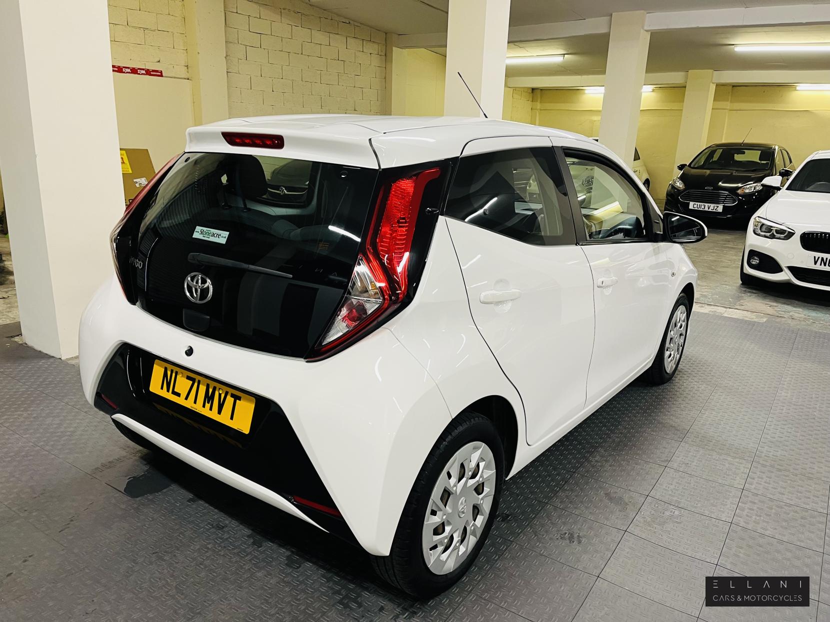 Toyota AYGO 1.0 VVT-i x-play Hatchback 5dr Petrol Manual Euro 6 (s/s) (71 ps)