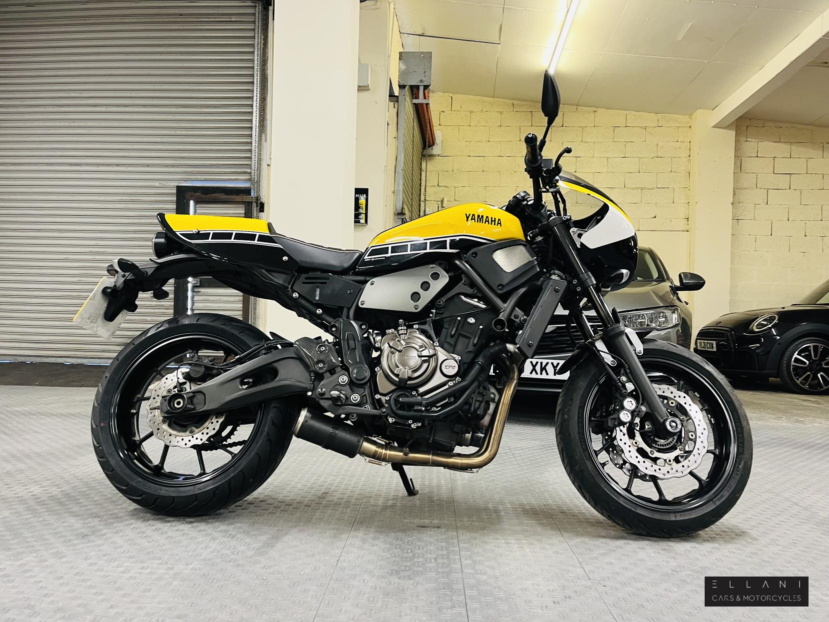 Yamaha XSR700 700 ABS Roadster/Retro Petrol Manual Euro 4 (75 ps)