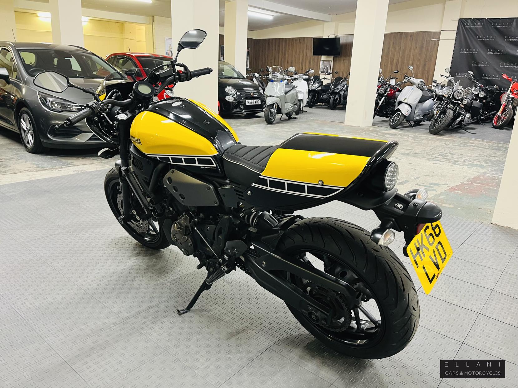 Yamaha XSR700 700 ABS Roadster/Retro Petrol Manual Euro 4 (75 ps)