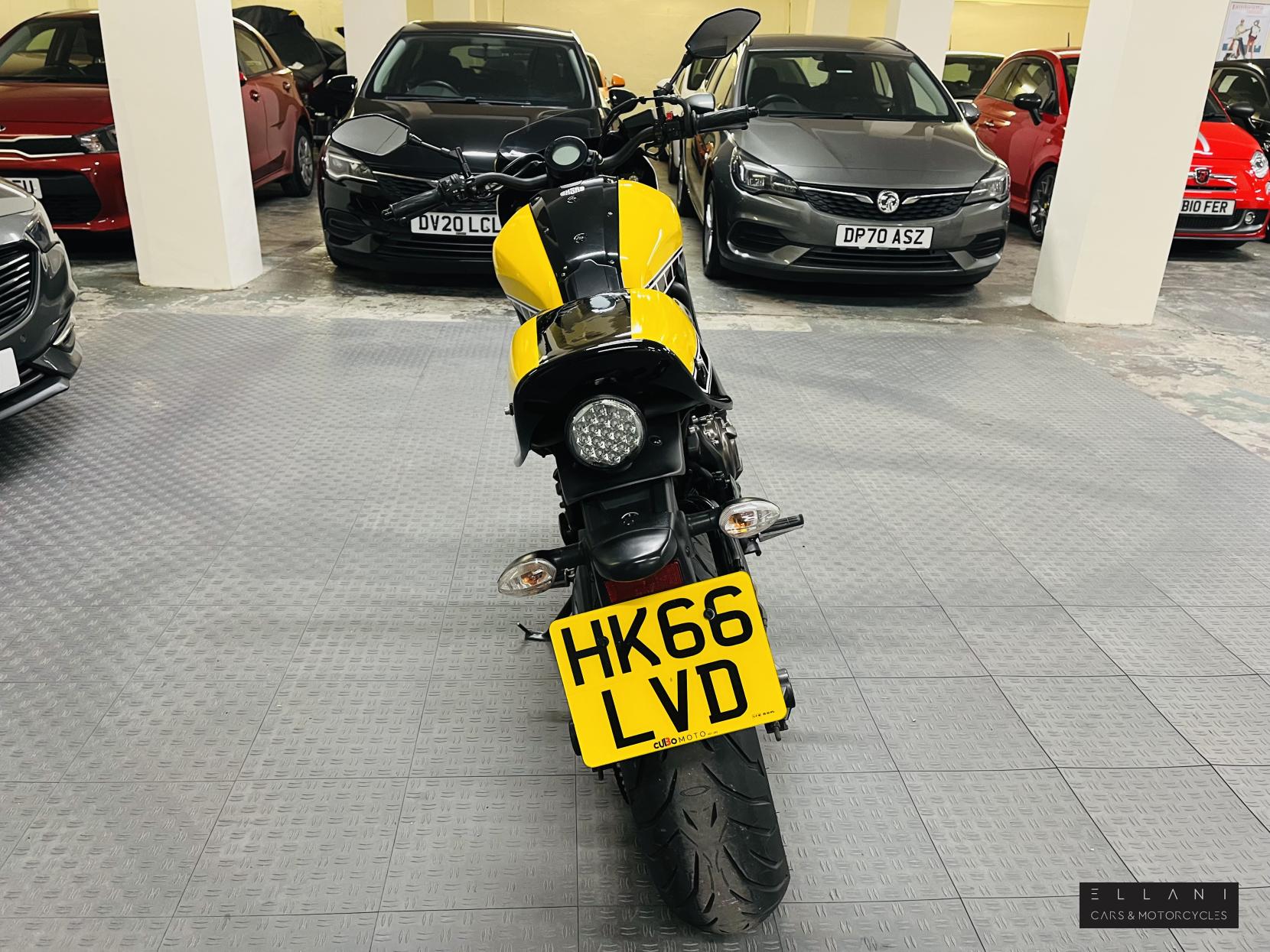 Yamaha XSR700 700 ABS Roadster/Retro Petrol Manual Euro 4 (75 ps)