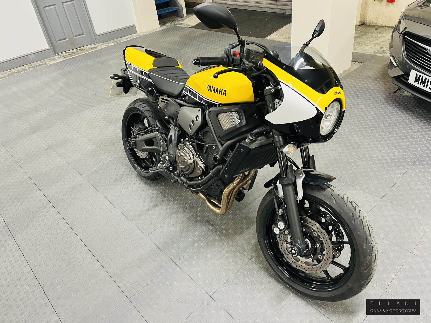 Yamaha XSR700 700 ABS Roadster/Retro Petrol Manual Euro 4 (75 ps)