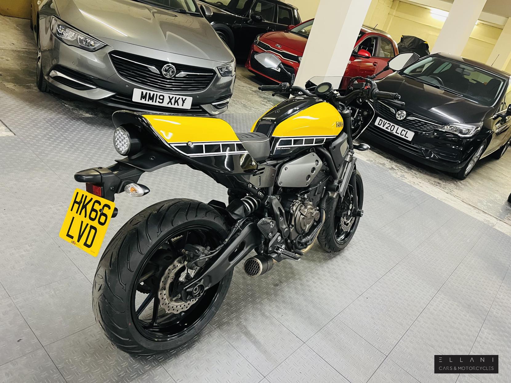 Yamaha XSR700 700 ABS Roadster/Retro Petrol Manual Euro 4 (75 ps)