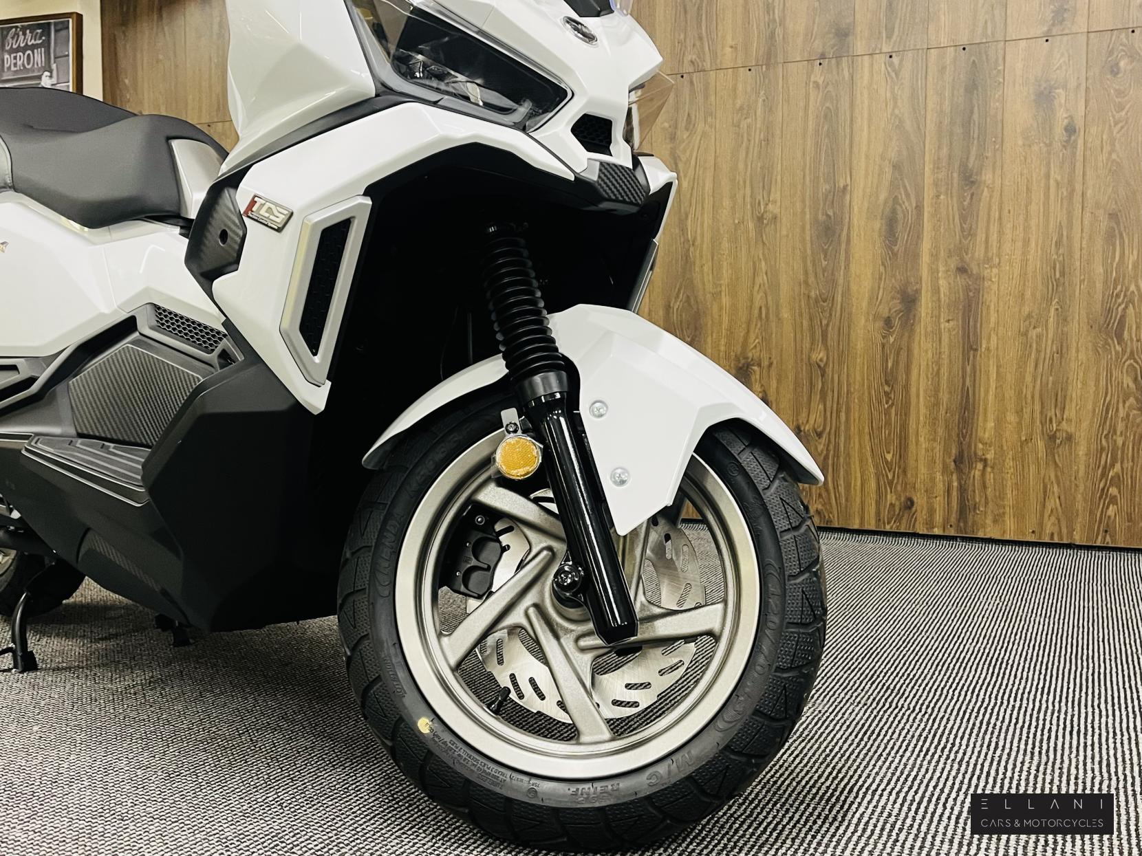 SYM ADX 125 125 ADX Scooter Petrol CVT Euro 5 (12 ps)