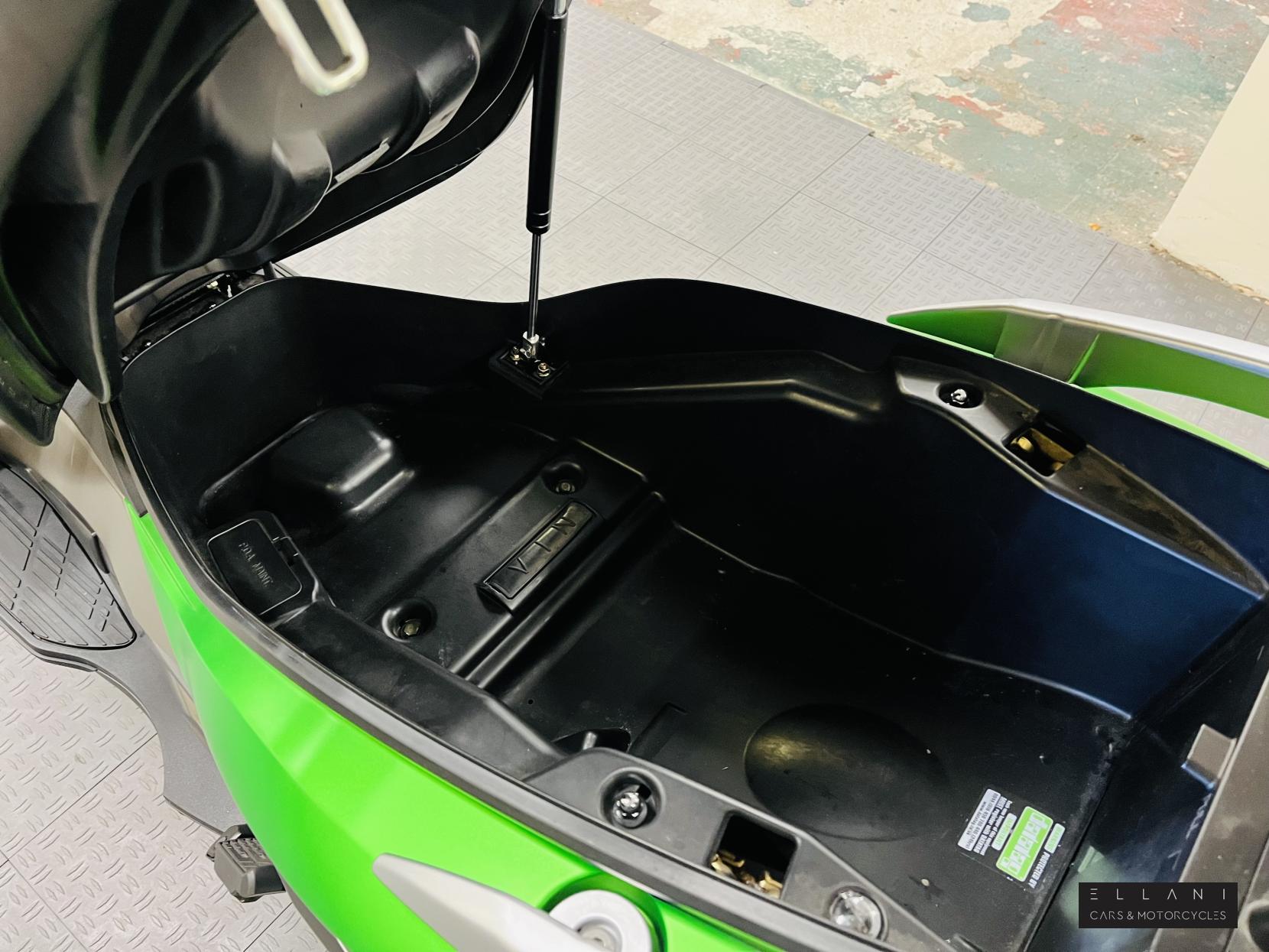 Kawasaki J300 300 Special Edition Scooter Petrol CVT (28 ps)