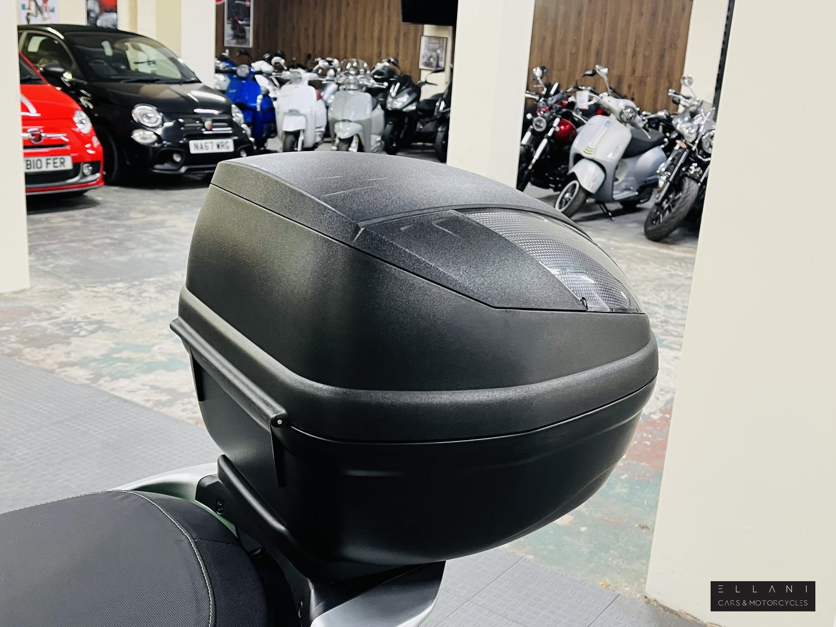 Kawasaki J300 300 Special Edition Scooter Petrol CVT (28 ps)