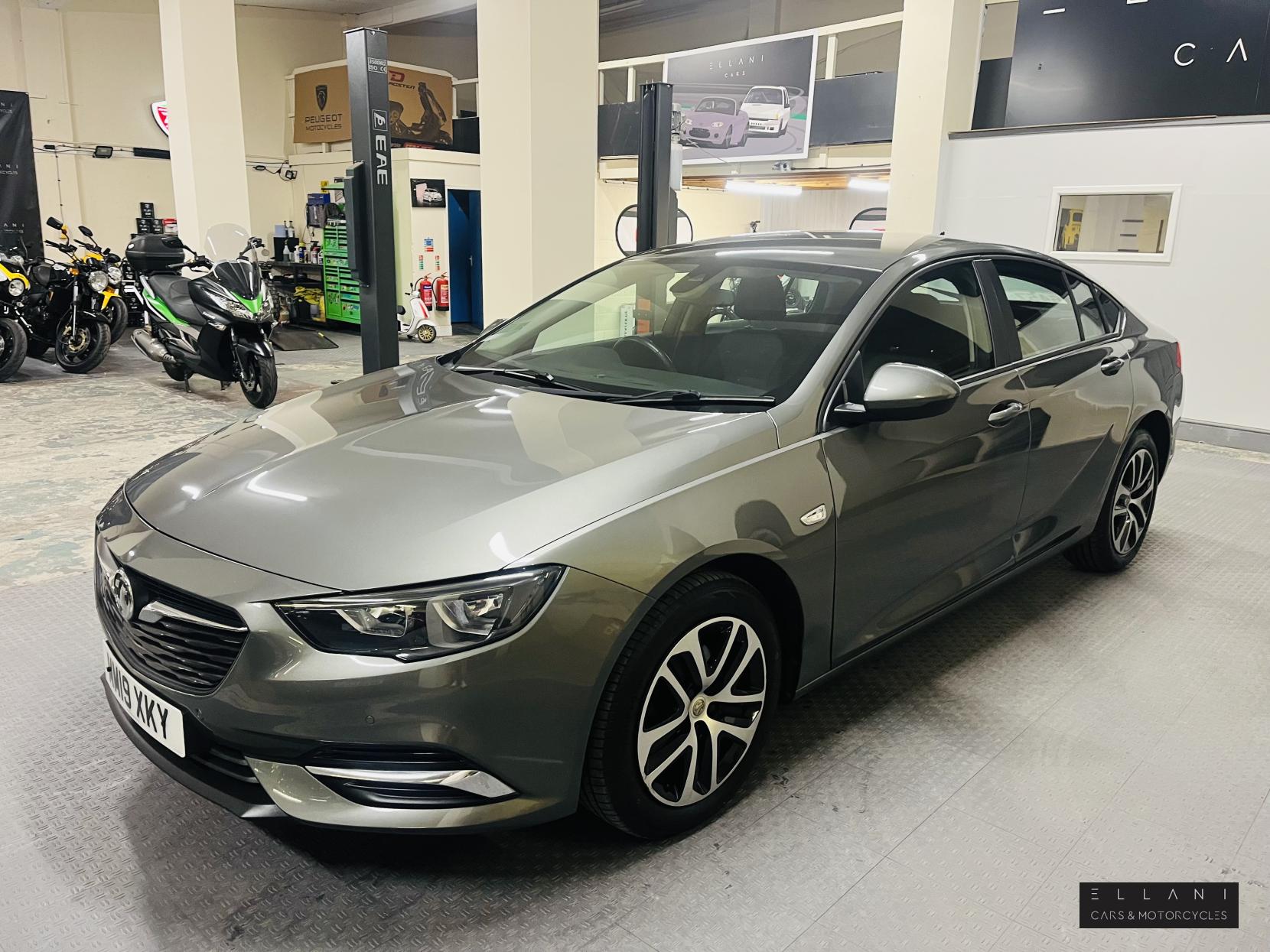 Vauxhall Insignia 1.6 Turbo D BlueInjection Design Grand Sport 5dr Diesel Manual Euro 6 (s/s) (136 ps)