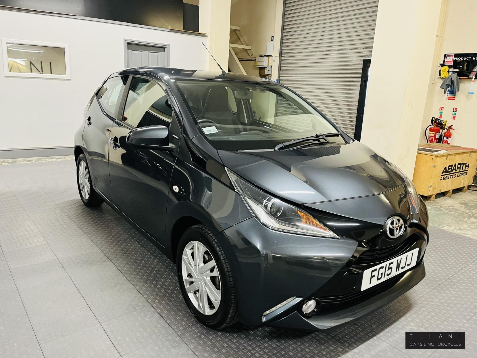 Toyota AYGO 1.0 VVT-i x-pression Hatchback 5dr Petrol Manual Euro 5 Euro 5 (68 ps)