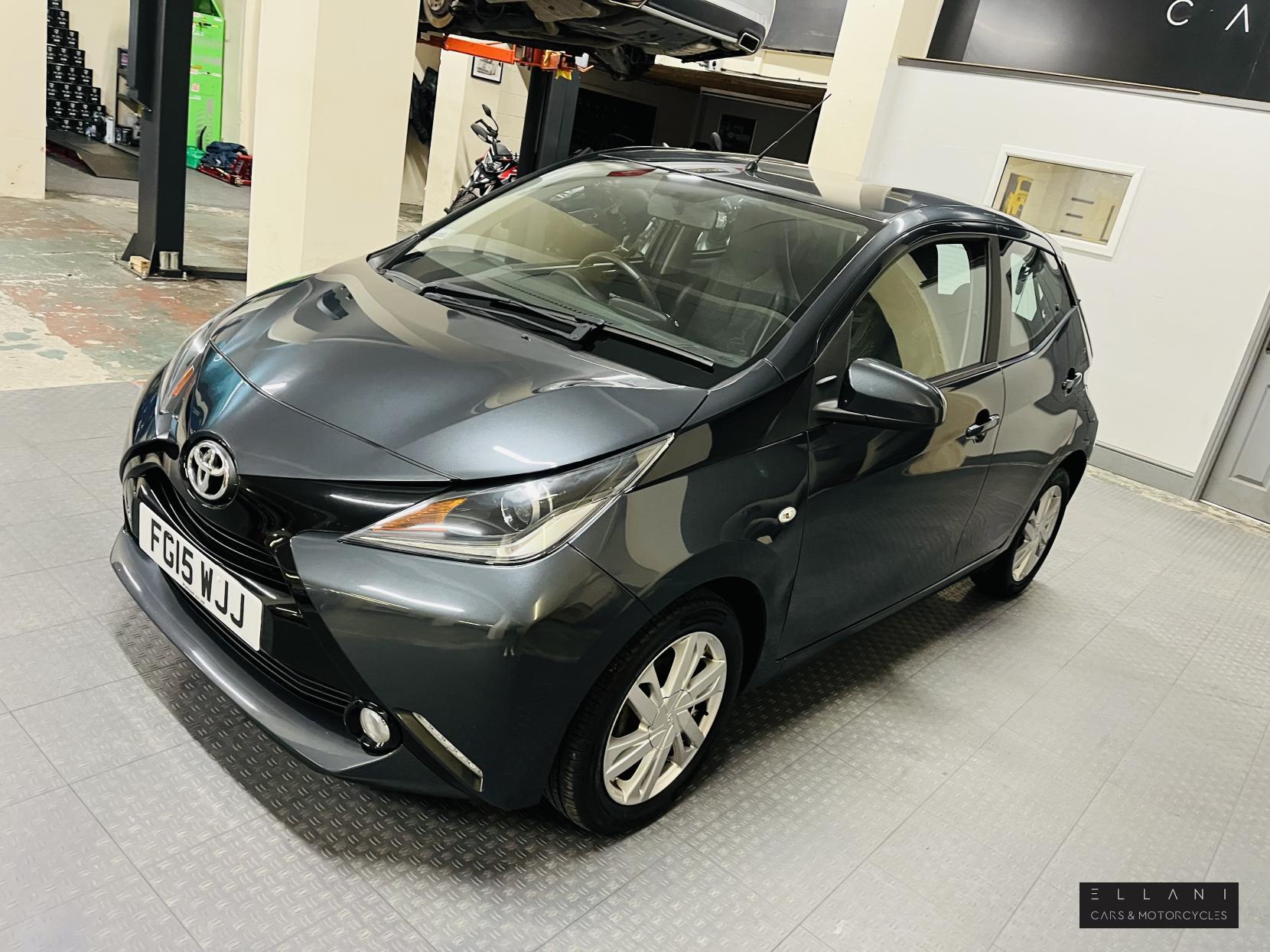 Toyota AYGO 1.0 VVT-i x-pression Hatchback 5dr Petrol Manual Euro 5 Euro 5 (68 ps)