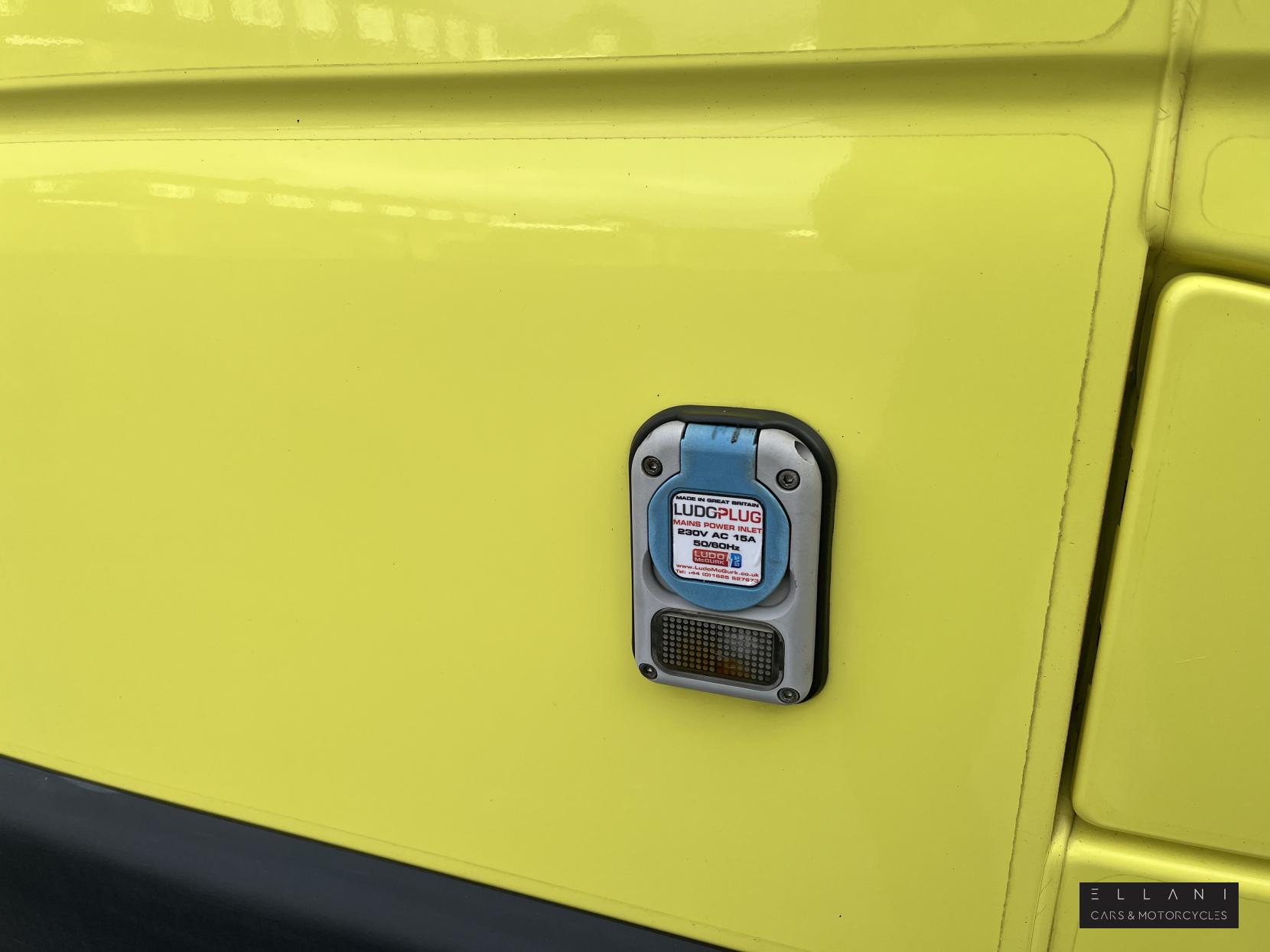 Renault Trucks Master DCI 130 3.5T L3 H2 Ex Ambulance 