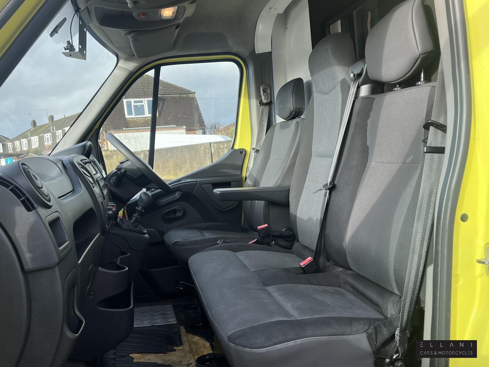 Renault Trucks Master DCI 130 3.5T L3 H2 Ex Ambulance 