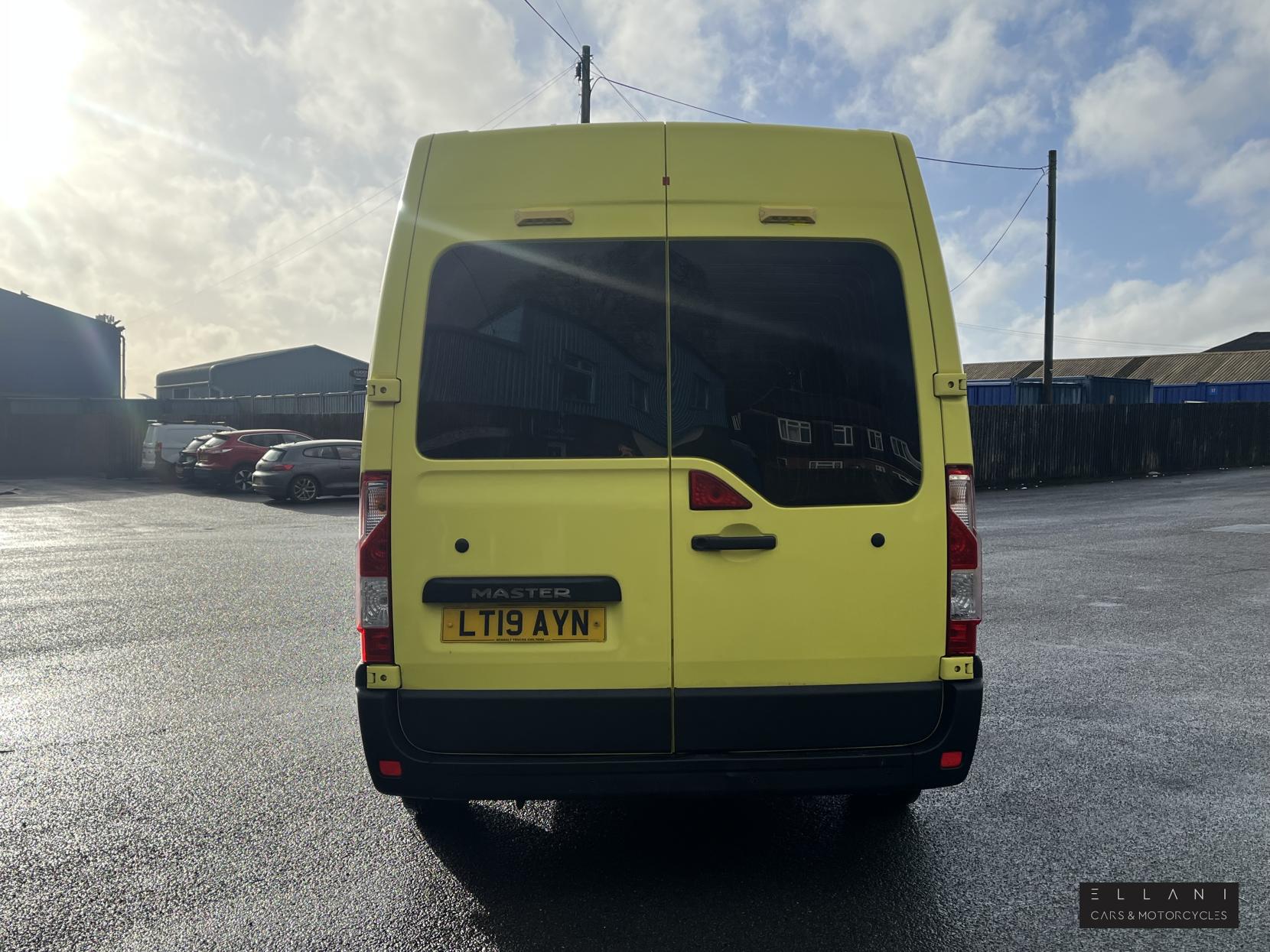 Renault Trucks Master DCI 130 3.5T L3 H2 Ex Ambulance 