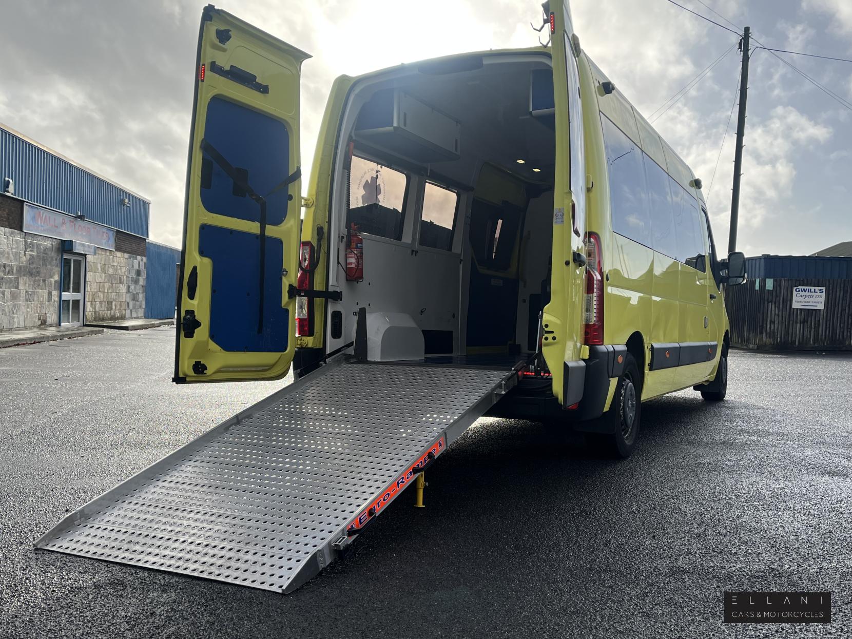 Renault Trucks Master DCI 130 3.5T L3 H2 Ex Ambulance 