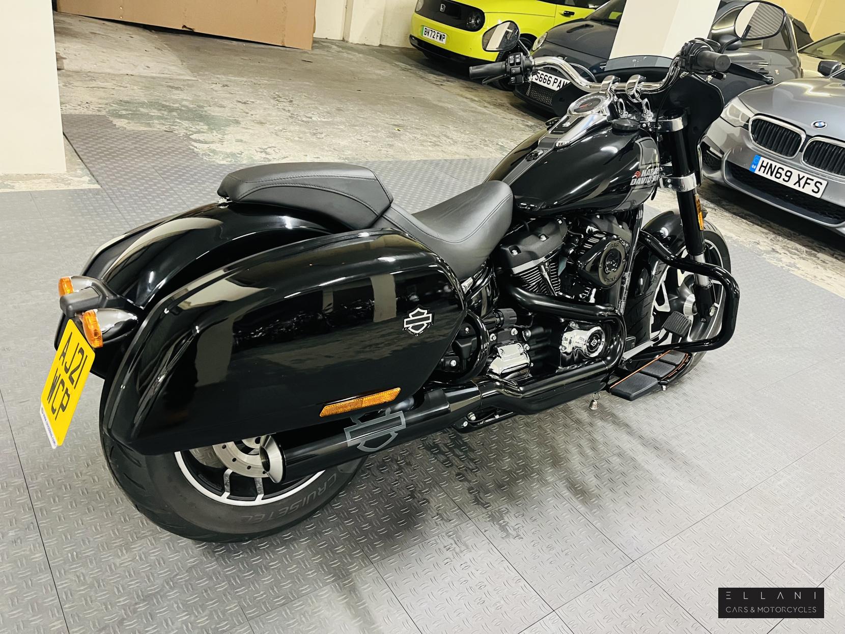 Harley-Davidson Softail 1745 FLSB Sport Glide Custom Cruiser Petrol Manual Euro 5 (82 ps)