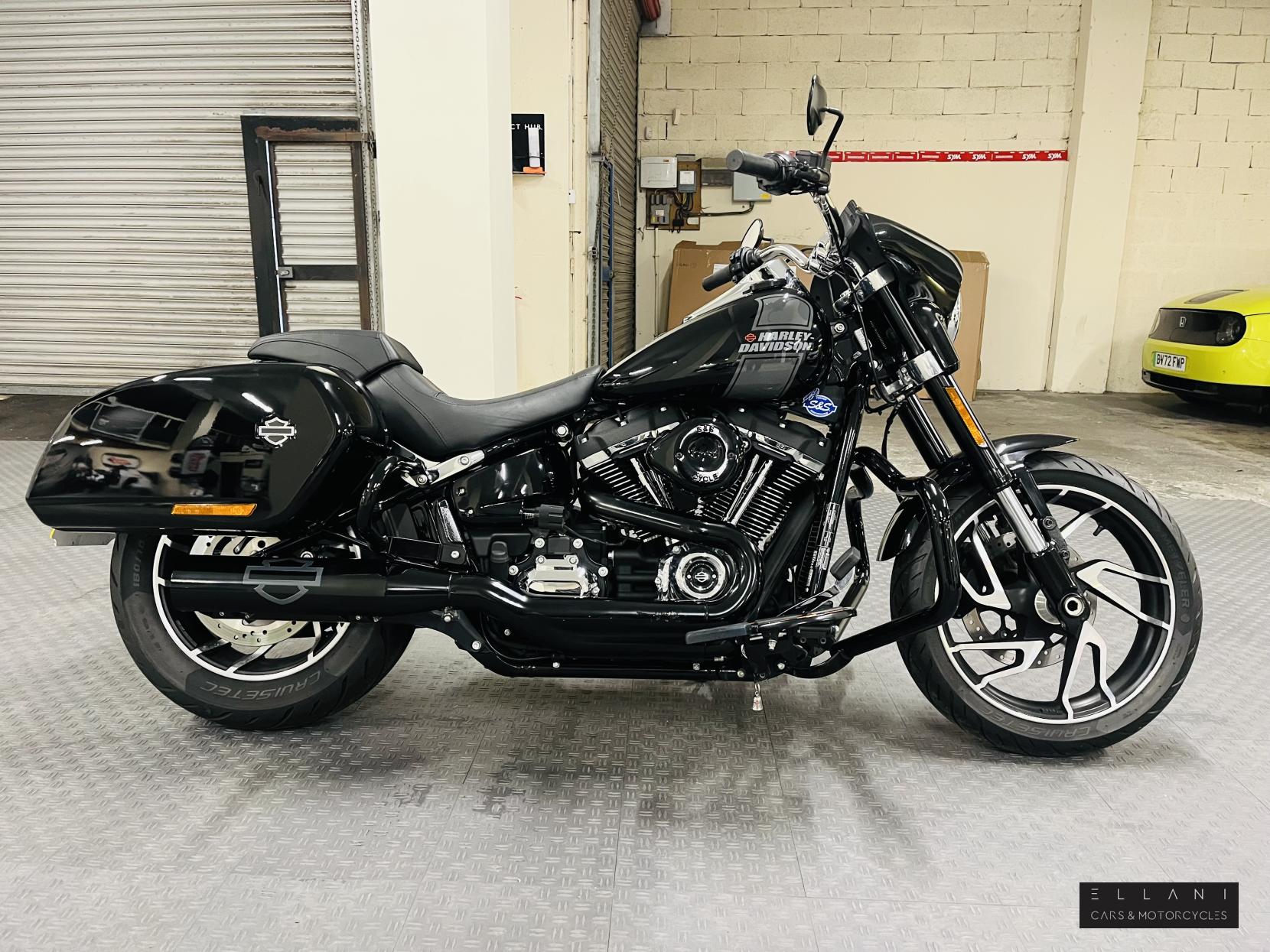 Harley-Davidson Softail 1745 FLSB Sport Glide Custom Cruiser Petrol Manual Euro 5 (82 ps)