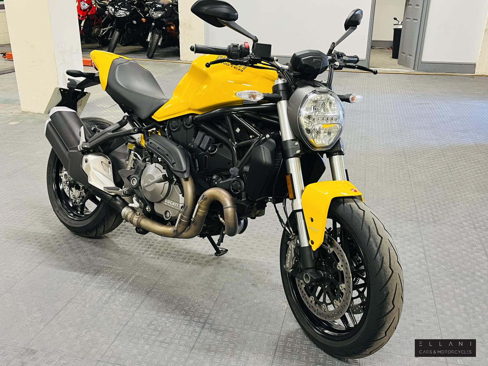 Ducati Monster 821 821 Naked Petrol Manual Euro 4 (109 ps)