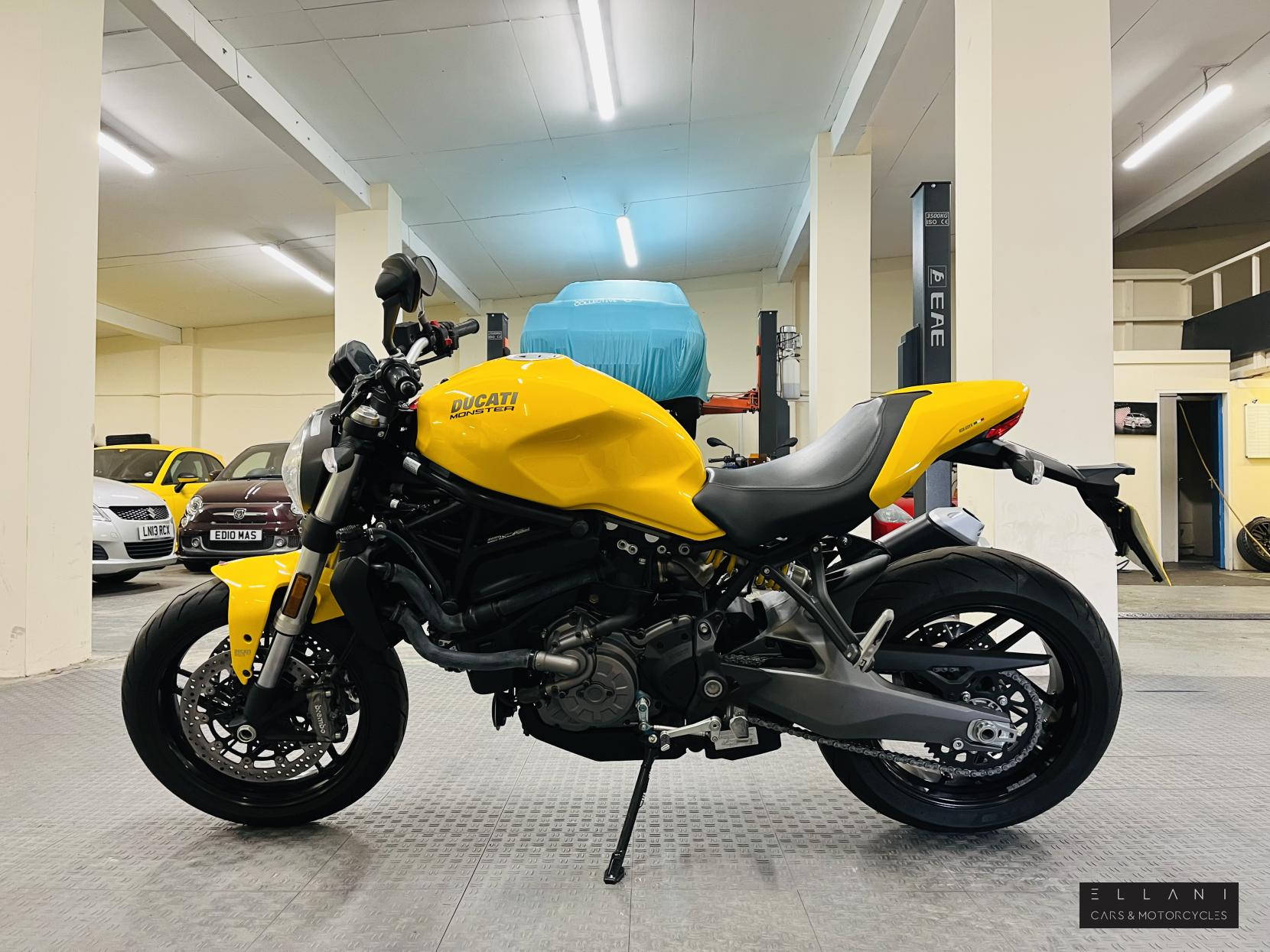 Ducati Monster 821 821 Naked Petrol Manual Euro 4 (109 ps)