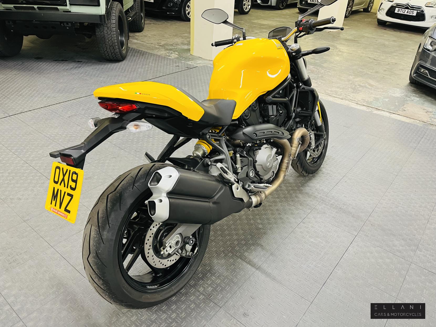 Ducati Monster 821 821 Naked Petrol Manual Euro 4 (109 ps)