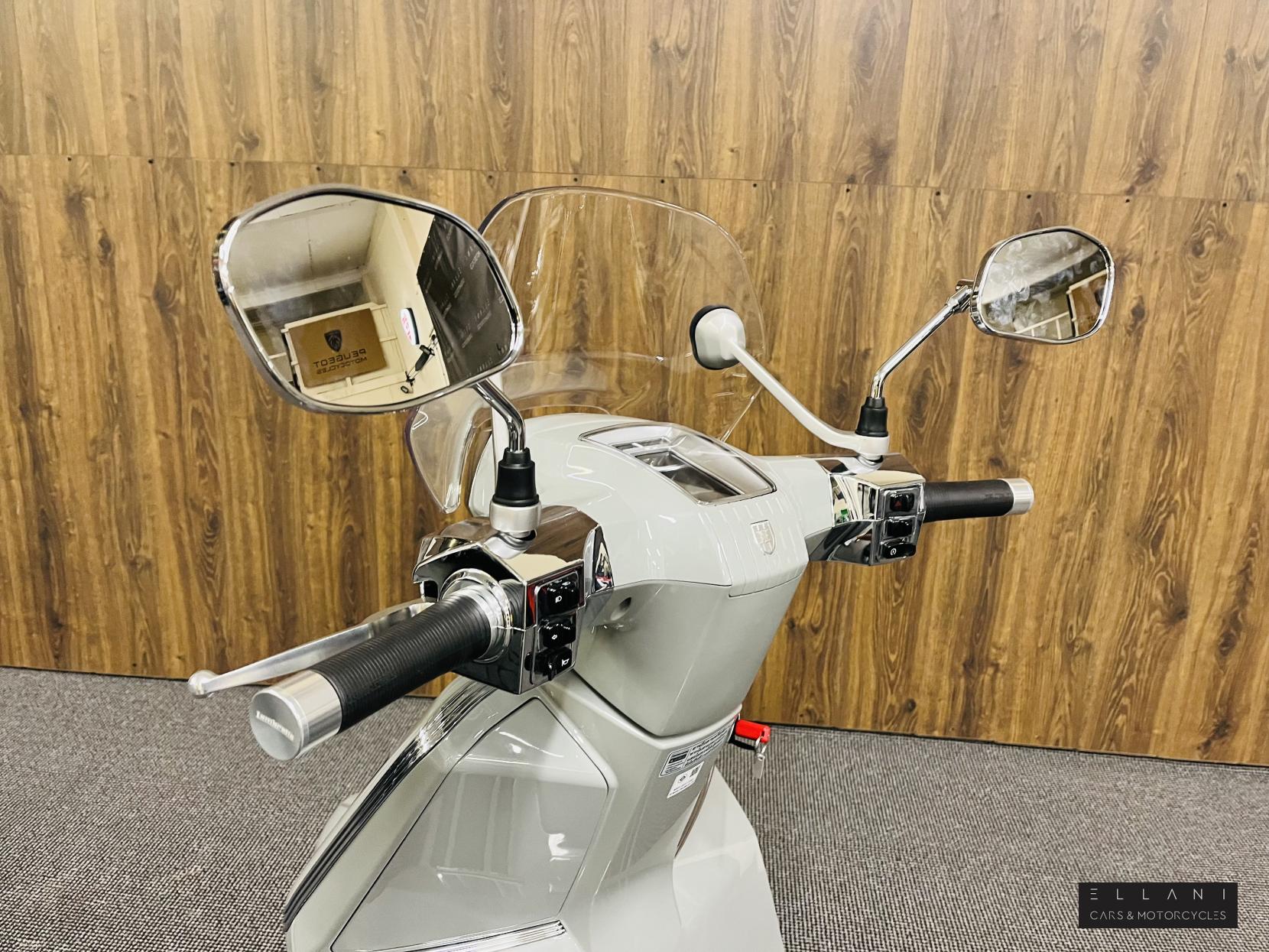 Lambretta X 300 300 Scooter Petrol Automatic Euro 5 (25 ps)