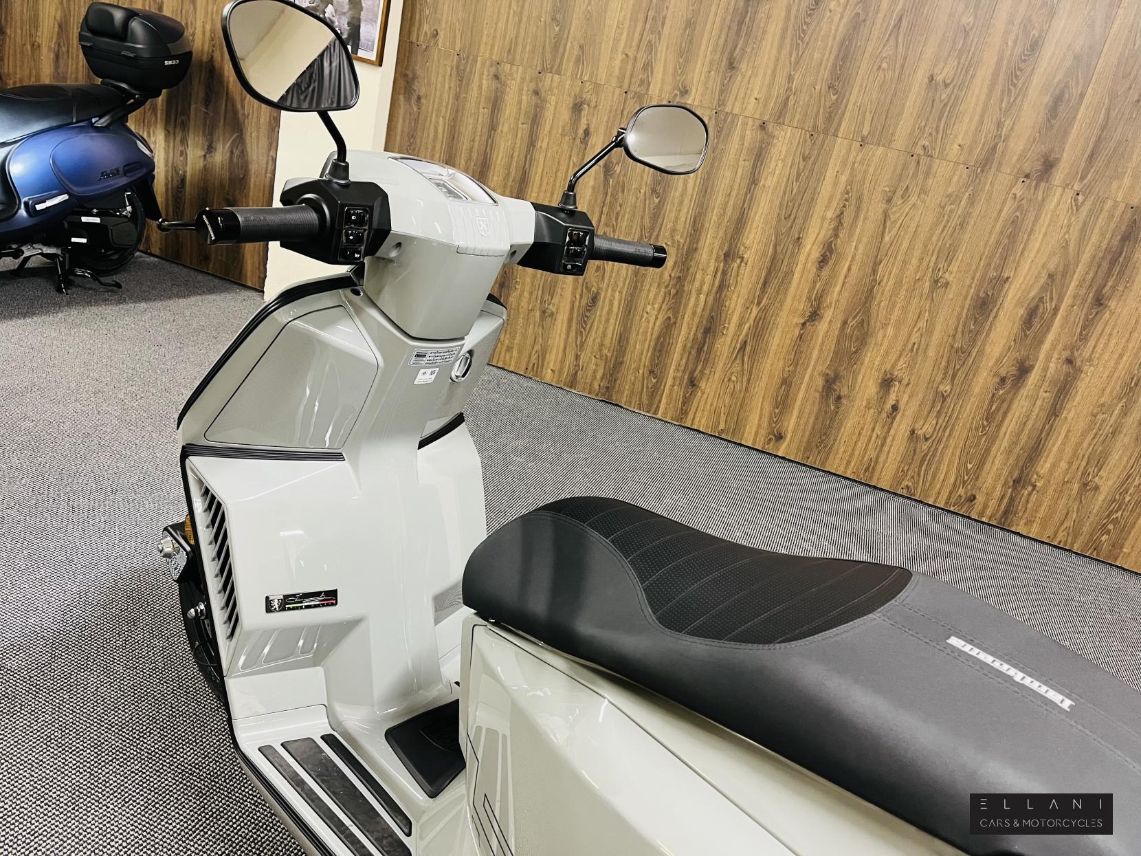 Lambretta X 300 300 Scooter Petrol Automatic Euro 5 (25 ps)