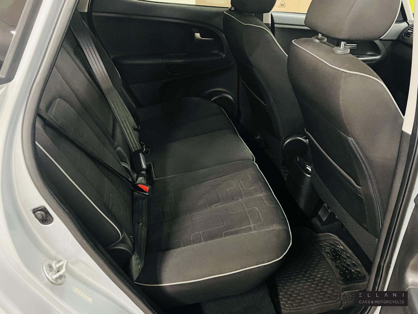 Kia Venga 1.4 3 MPV 5dr Petrol Manual Euro 5 (89 bhp)