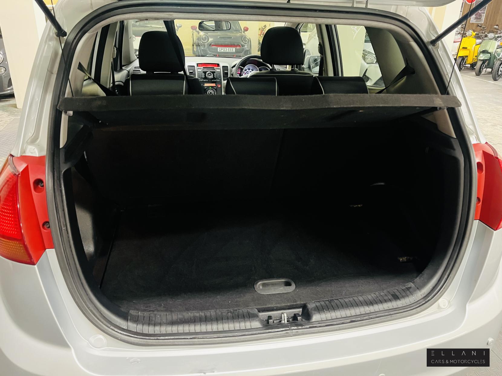 Kia Venga 1.4 3 MPV 5dr Petrol Manual Euro 5 (89 bhp)