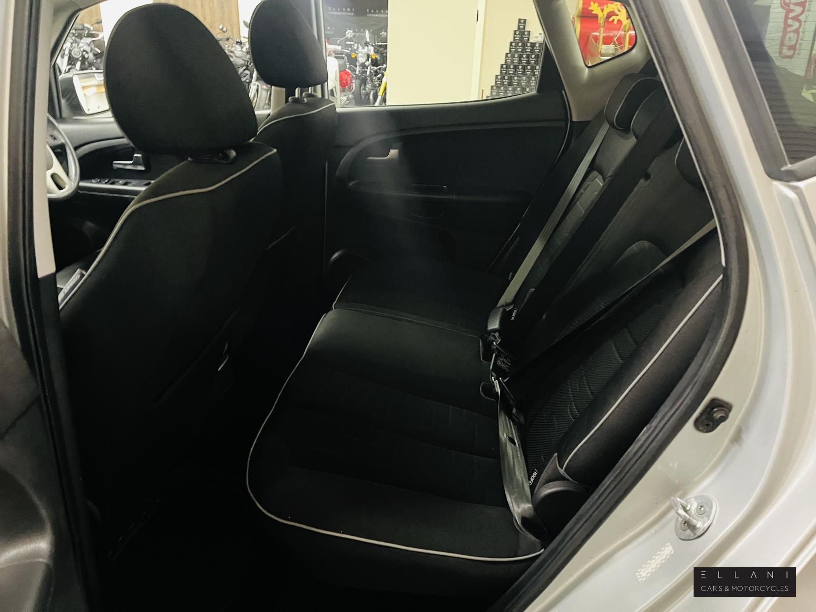 Kia Venga 1.4 3 MPV 5dr Petrol Manual Euro 5 (89 bhp)