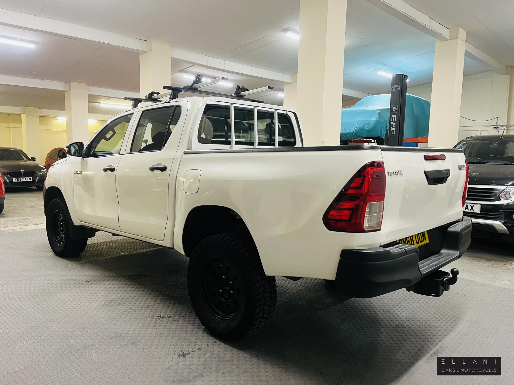 Toyota Hilux 2.4 D-4D Active Pickup 2dr Diesel Manual 4WD Euro 6 (150 ps)