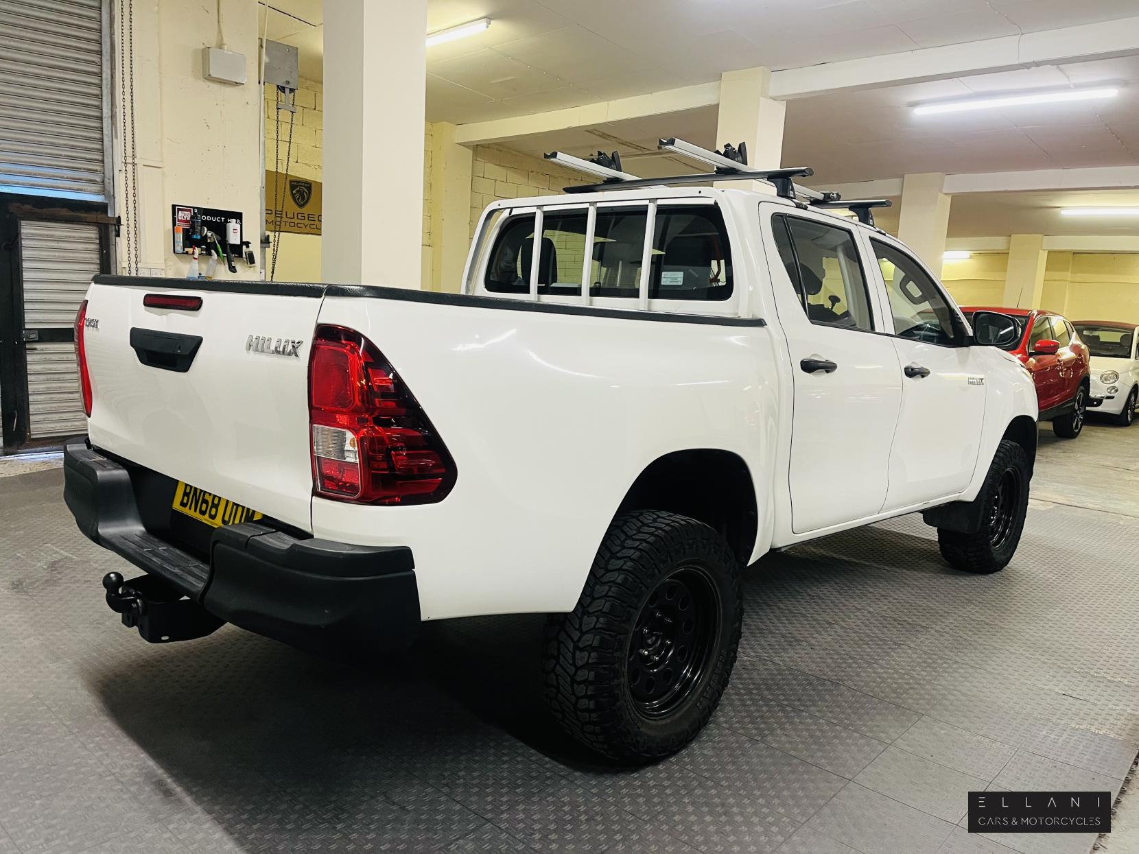 Toyota Hilux 2.4 D-4D Active Pickup 2dr Diesel Manual 4WD Euro 6 (150 ps)