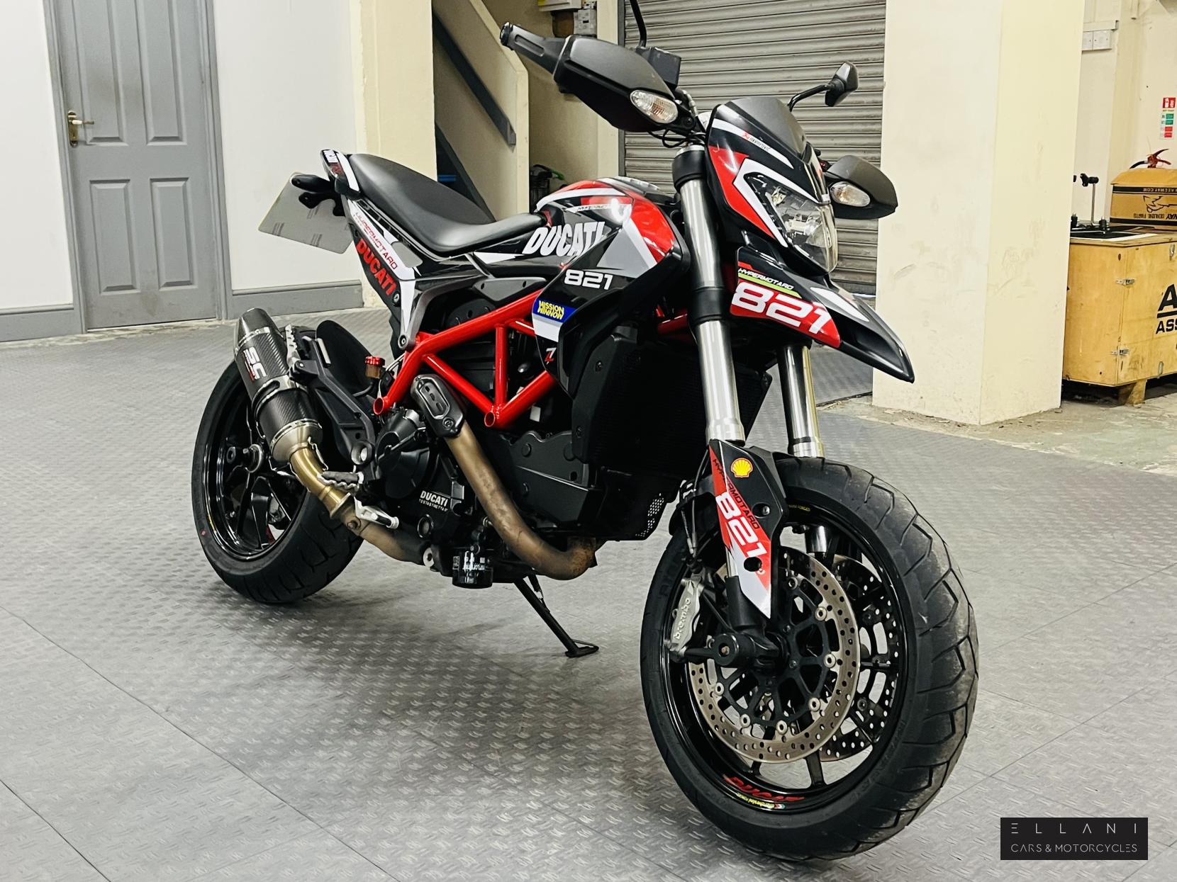 Ducati Hypermotard 821 Super Moto Petrol Manual ()