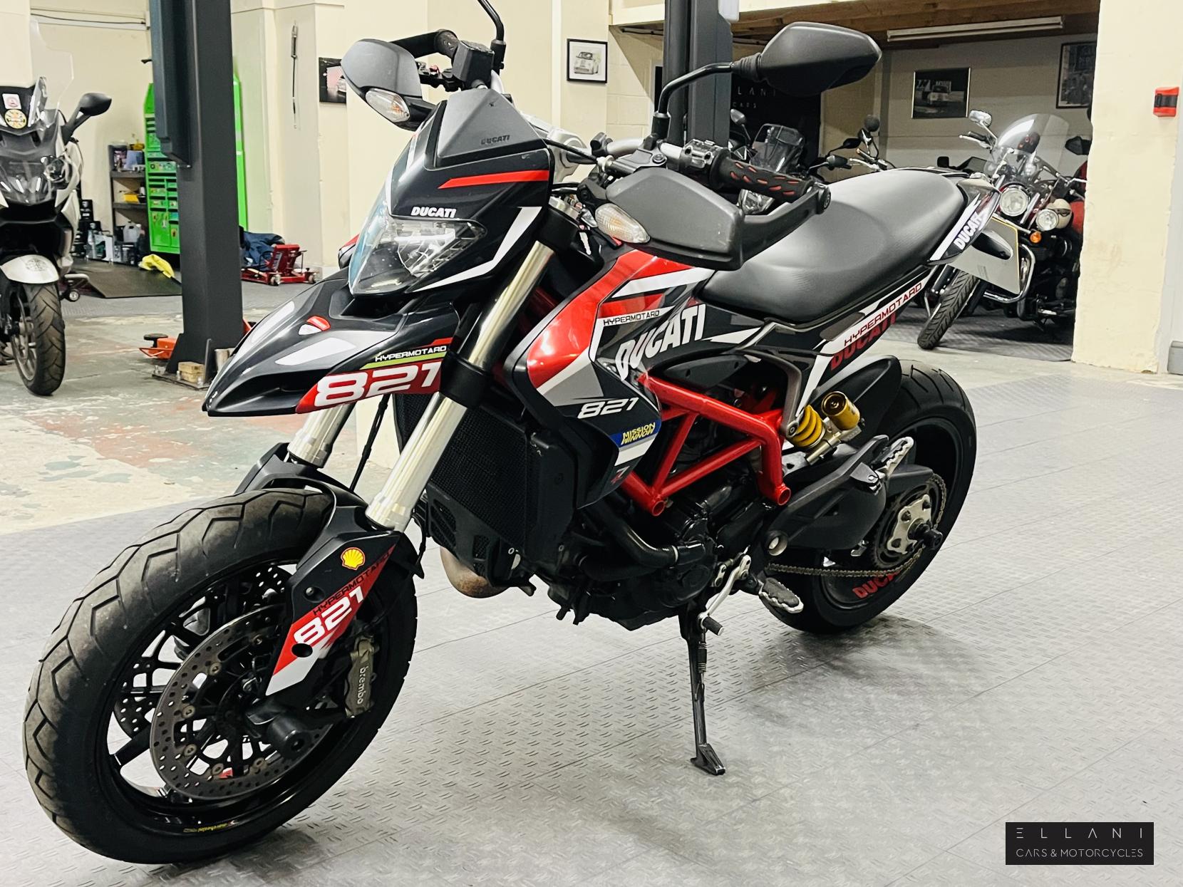 Ducati Hypermotard 821 Super Moto Petrol Manual ()