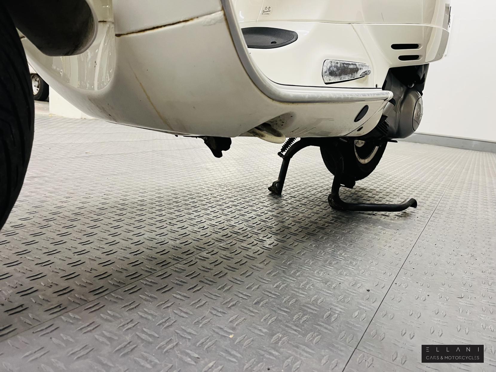 Piaggio Vespa GTS 300 Super ABS Scooter Petrol CVT (22 ps)