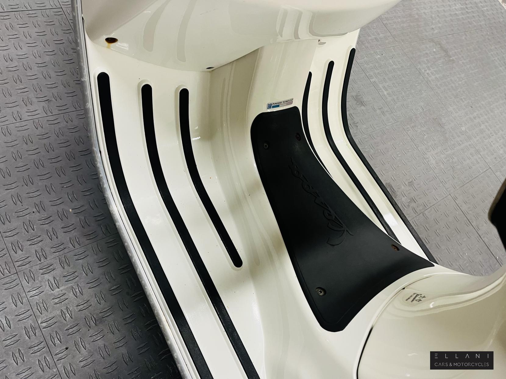 Piaggio Vespa GTS 300 Super ABS Scooter Petrol CVT (22 ps)