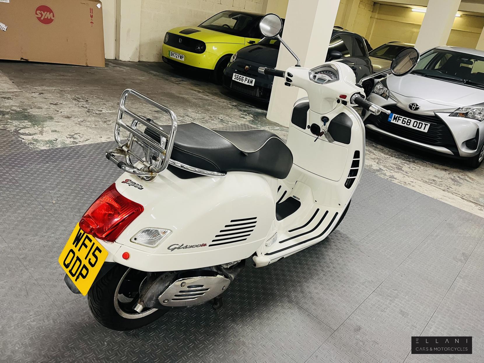 Piaggio Vespa GTS 300 Super ABS Scooter Petrol CVT (22 ps)