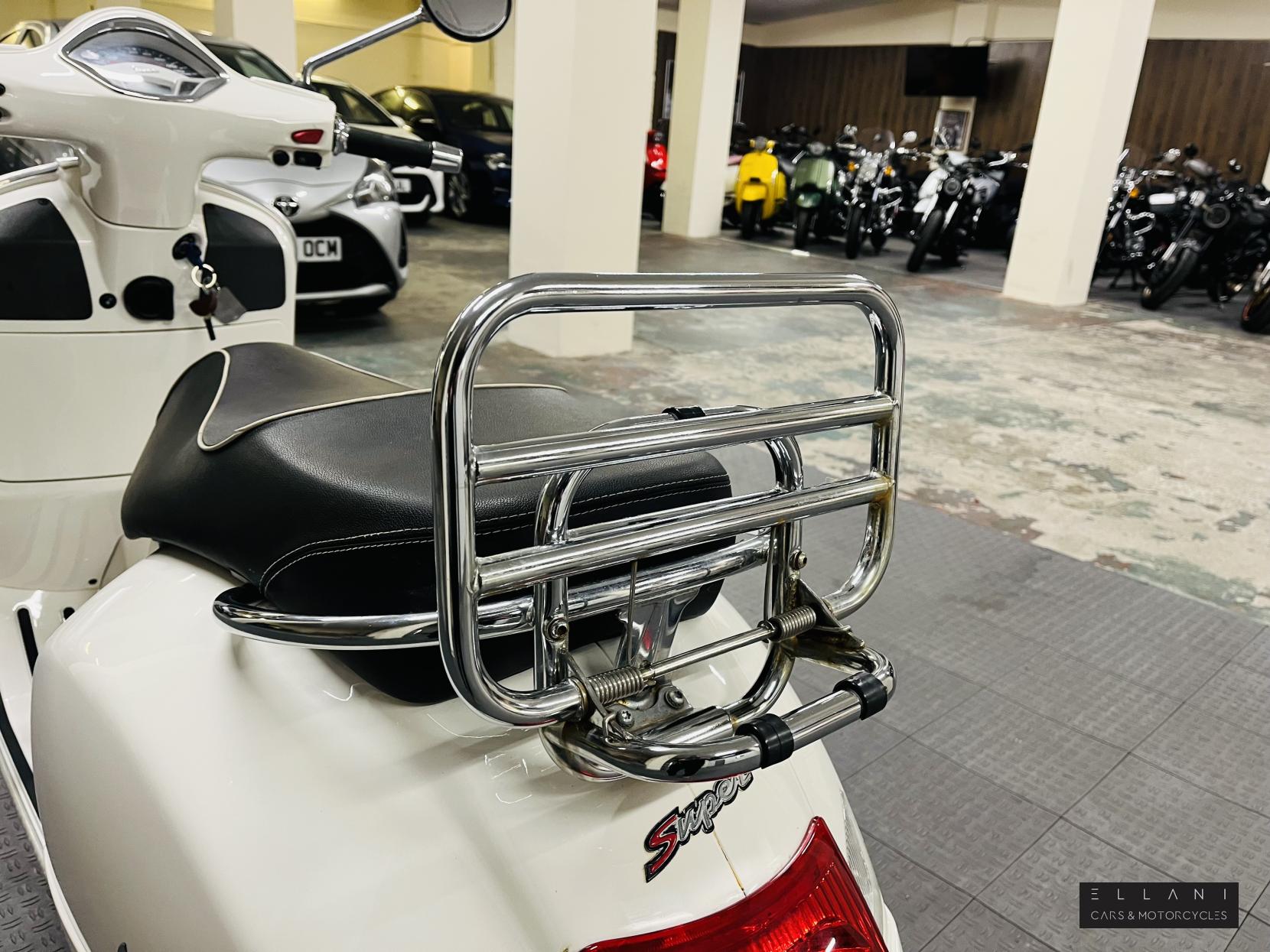 Piaggio Vespa GTS 300 Super ABS Scooter Petrol CVT (22 ps)