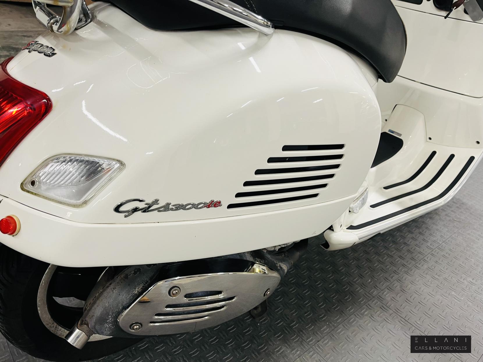 Piaggio Vespa GTS 300 Super ABS Scooter Petrol CVT (22 ps)