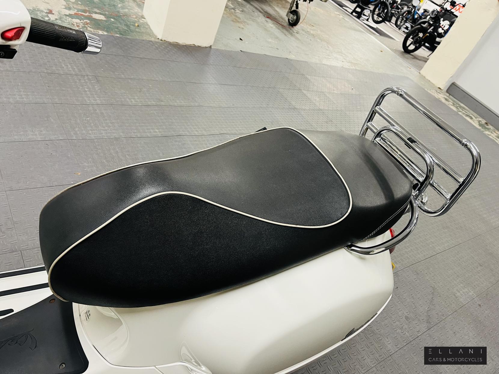 Piaggio Vespa GTS 300 Super ABS Scooter Petrol CVT (22 ps)